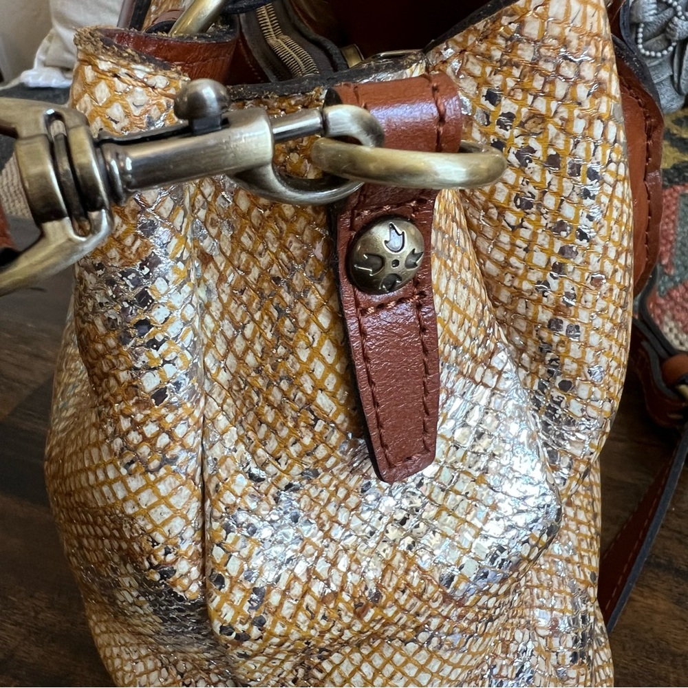 Patricia Nash ‘Norcia’ Metallic Python Print Cracked Leather Satchel Crossbody - Picture 6 of 15